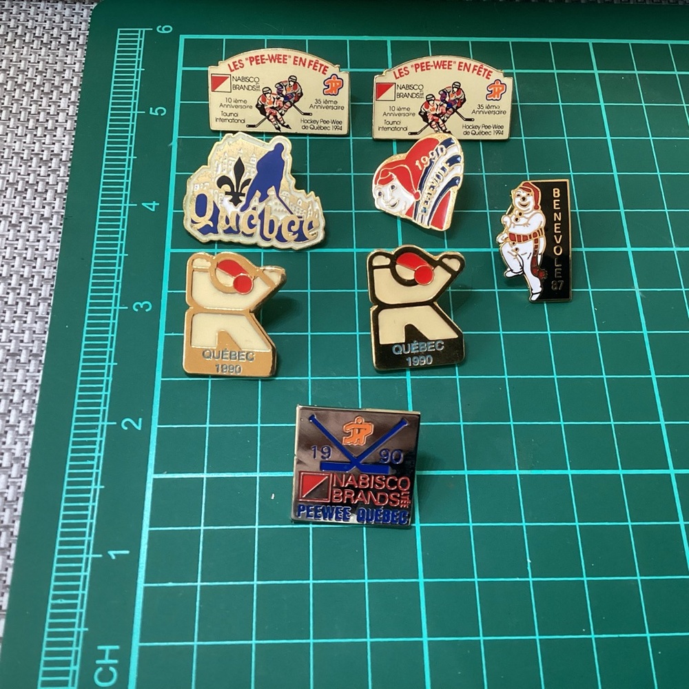 Pee Wee and Carnaval de Quebec pins lot